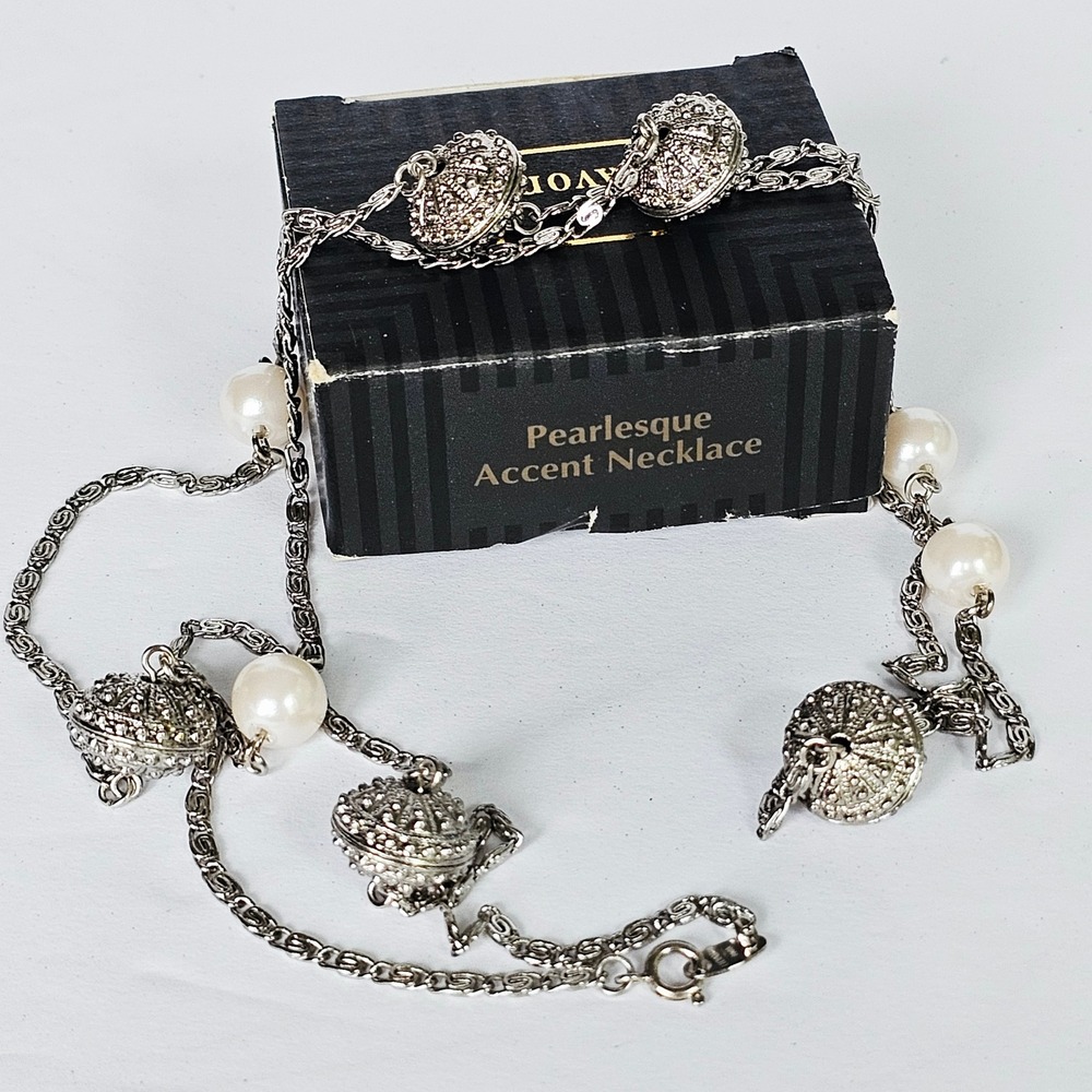 Vtg Retro Pearlesque Accent Necklace Silver Tone Faux‎ Pearl 90s Classic Elegant